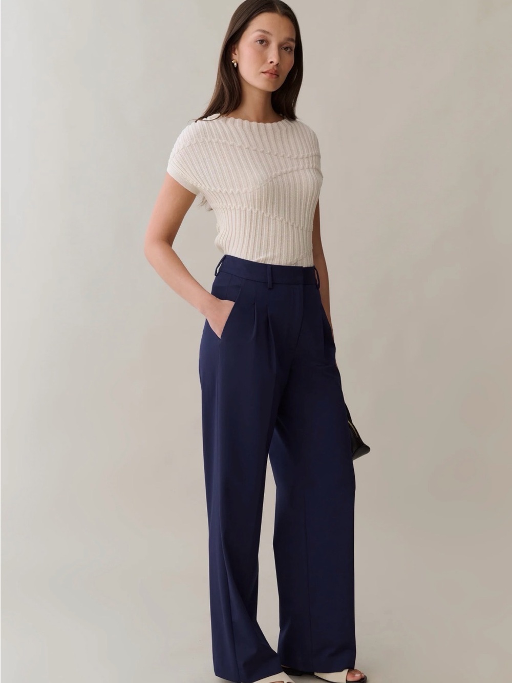 CAARA maybelle women’s straight leg  pants in Navy NWT